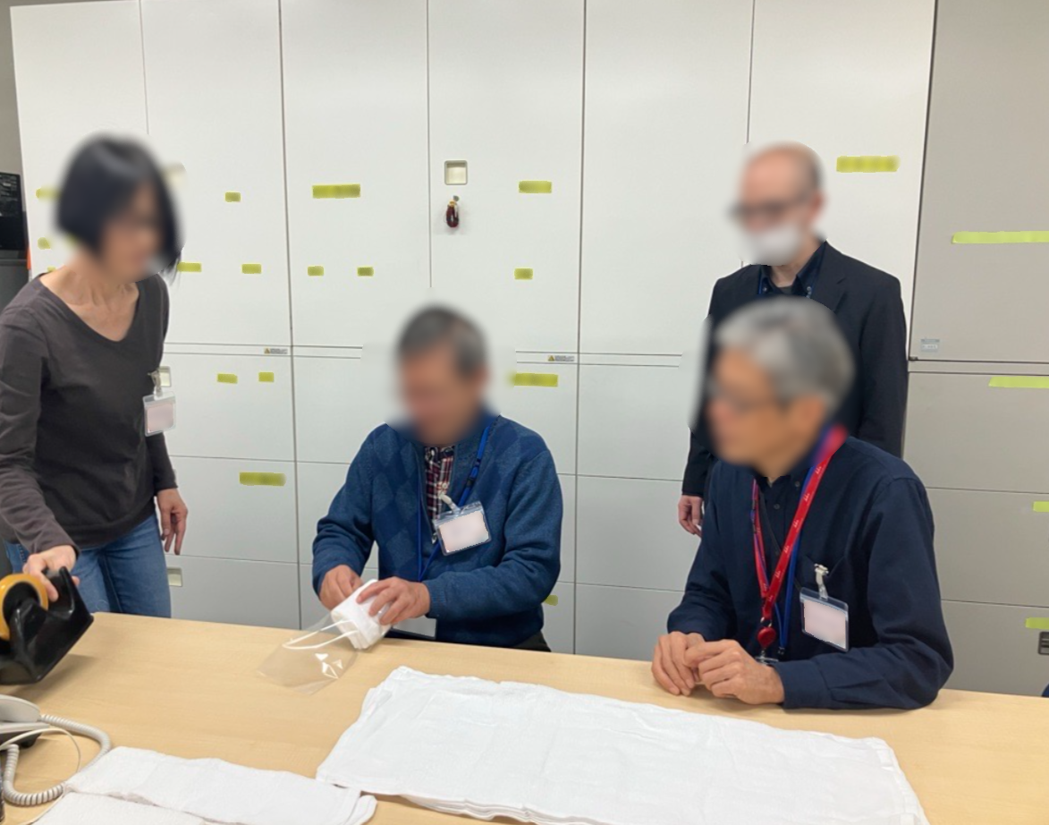 当事者就労中写真_ぼかし修正_2