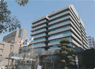 港区役所の全景写真